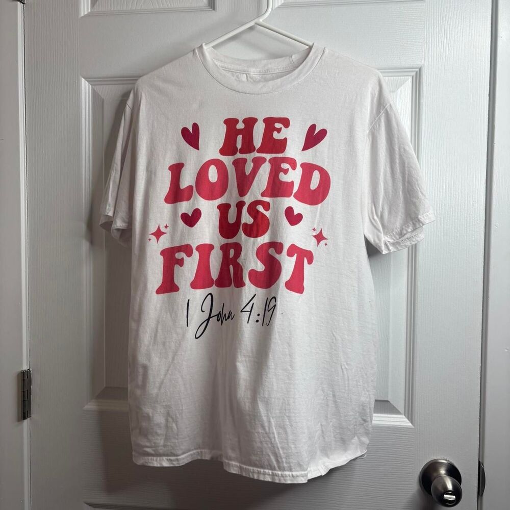 M/L "He Loved Us First" 1 John 4:19 Graphic Tee White Retro